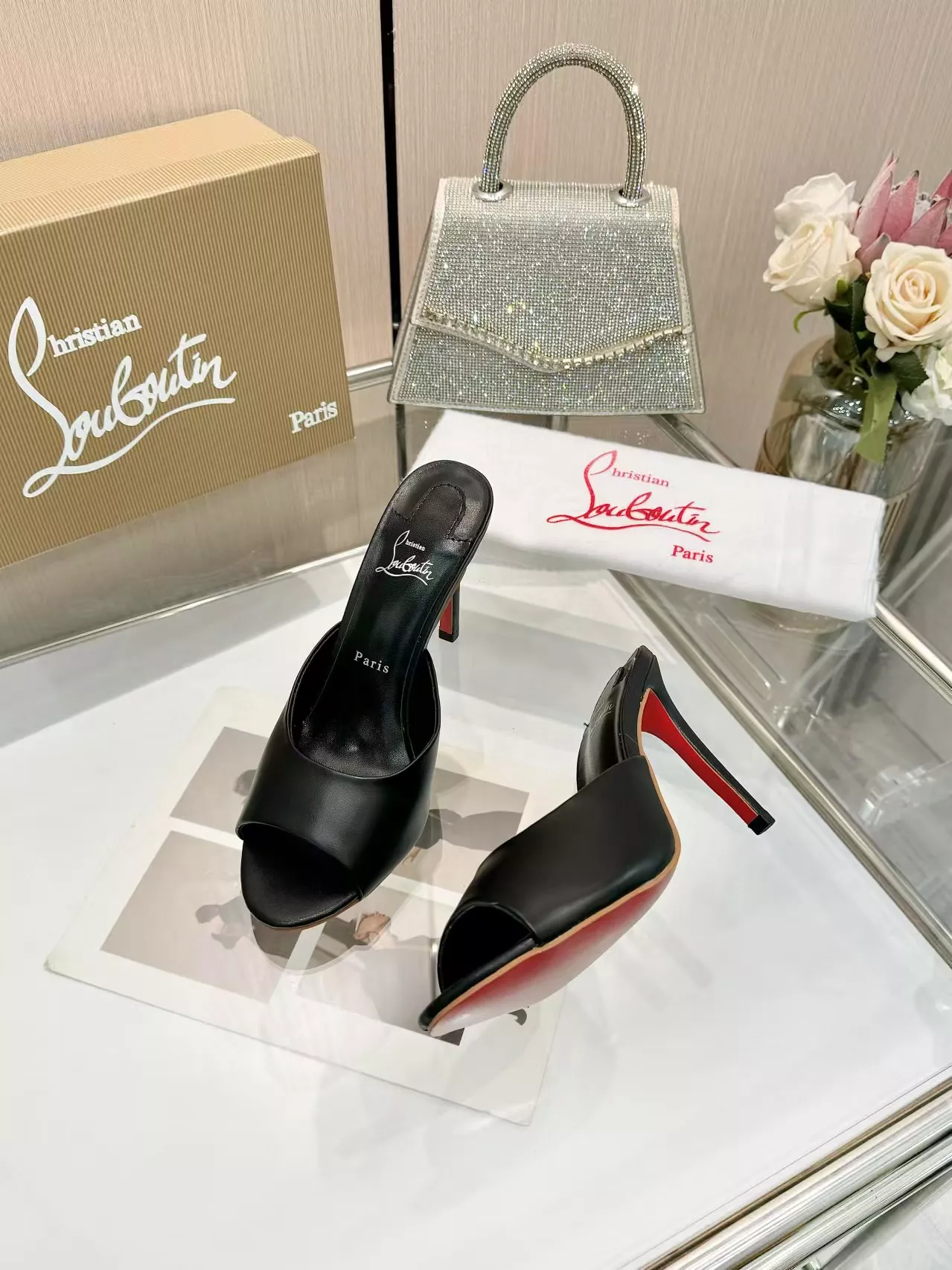 christian louboutin cl chaussons pour femme s_12ba41a2